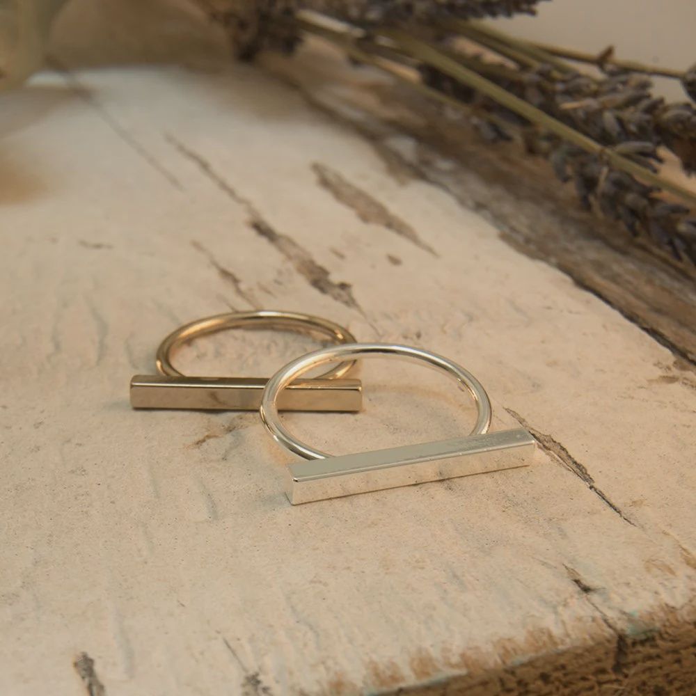 BAR NONE RING, SIZE: 7, STYLE/COLOUR: GOLD