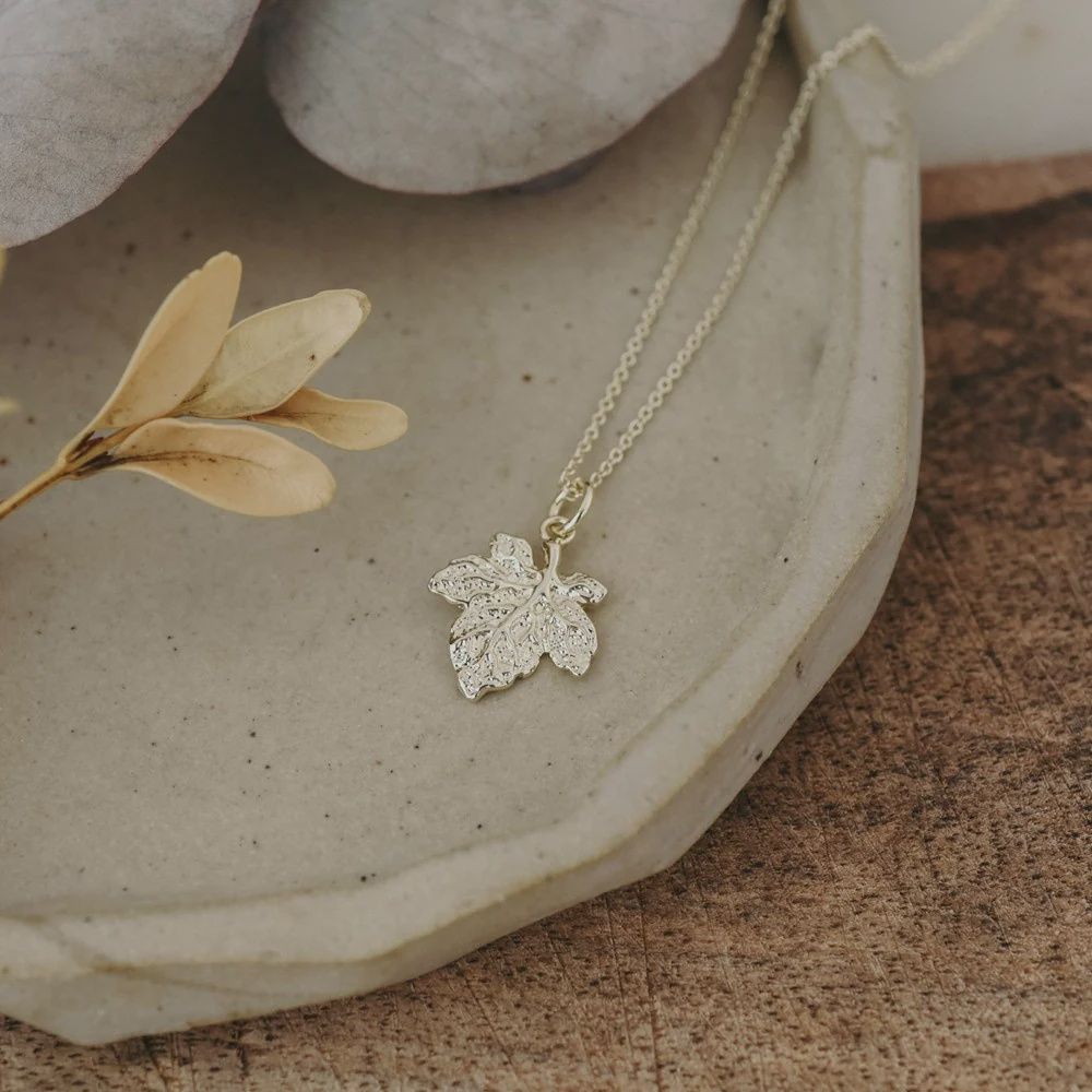 MAPLE LEAF NECKLACE, STYLE/COLOUR: GOLD