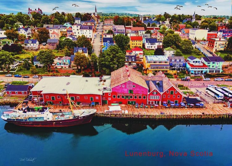 1000 PC - 473 - PUZZLE - LUNENBURG WATERFRONT