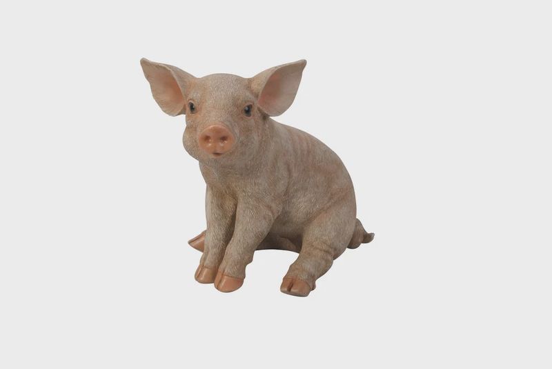 87940 - PIG SITTING / 9" H