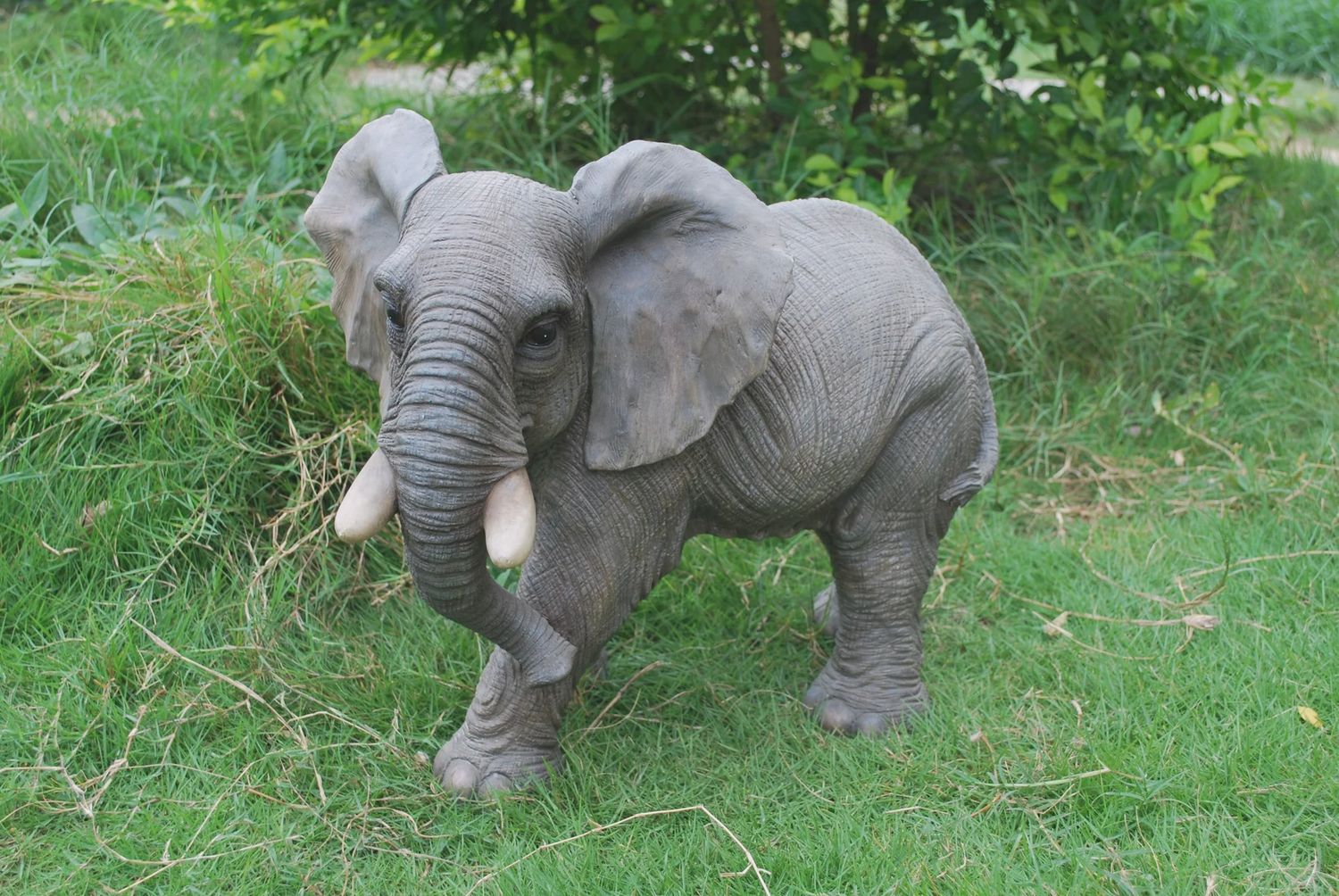 87948 - ELEPHANT WALKING / 14" H