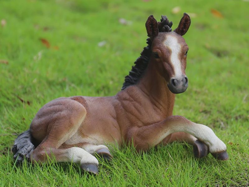 87715 - HORSE COLT LAYING DOWN / 9" H