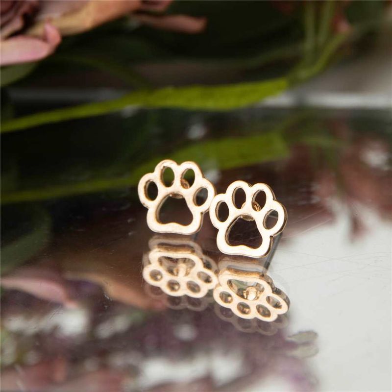 HW42569-76 - EARRING STUD BUD PAW GOLD