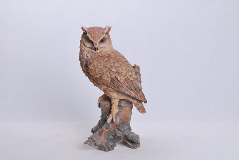 87773 - GREAT HORNED OWL ON STUMP / 14.5" H