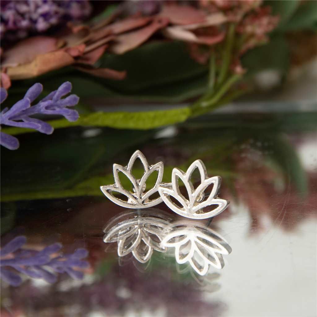 HW42820-76 - EARRING STUD BUD LOTUS SILVER