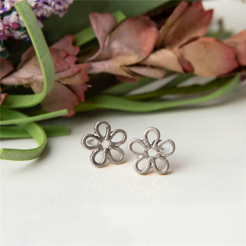 HW42618-76 - EARRING STUD BUD FLOWER SILVER