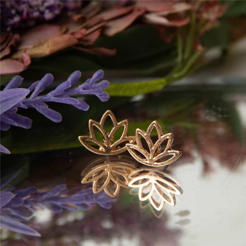 HW42819-76 - EARRING STUD BUD LOTUS GOLD