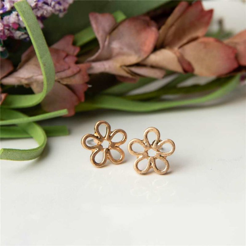 HW42617-76 - EARRING STUD BUD FLOWER GOLD