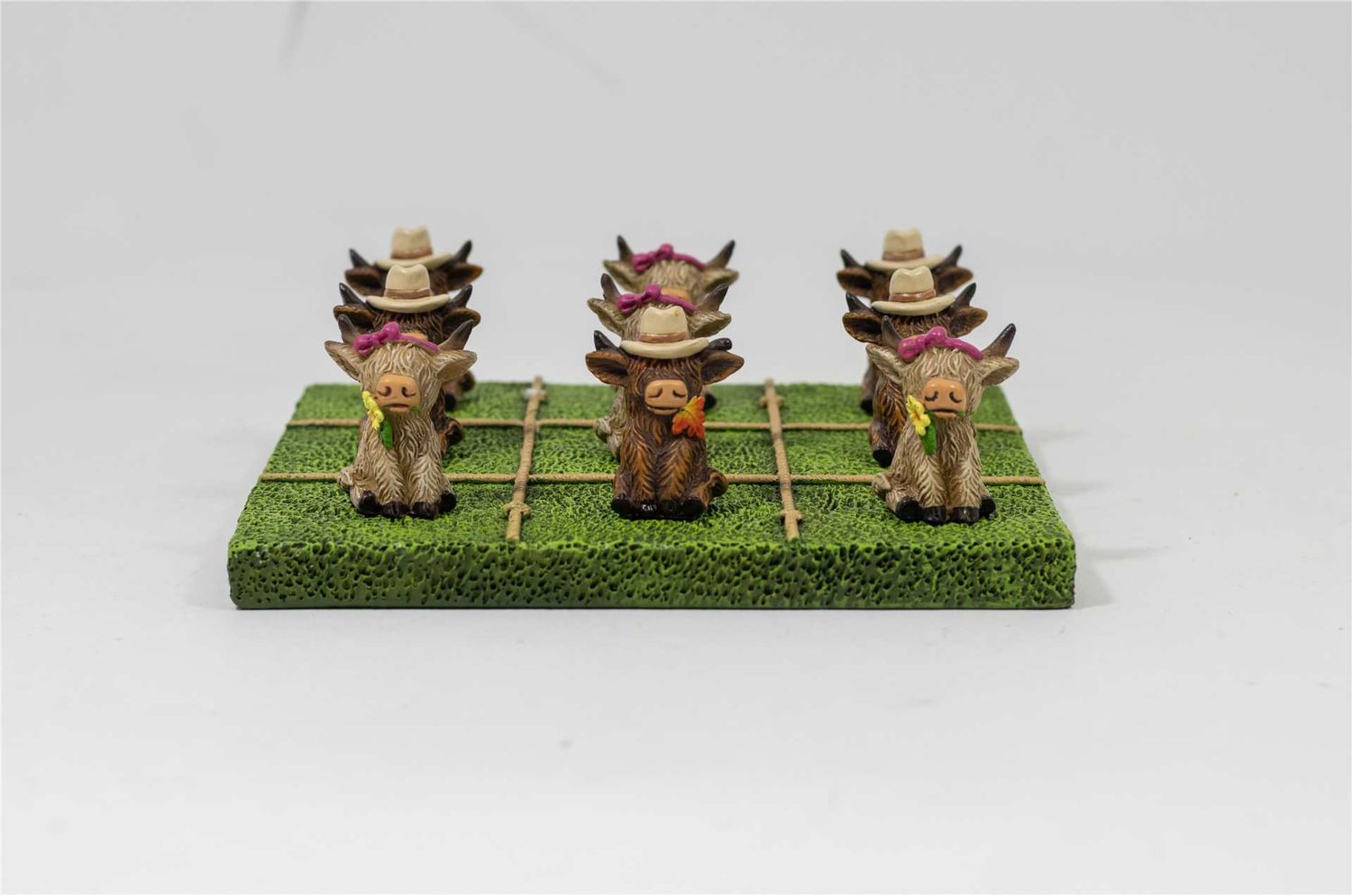 ARS70C - HIGHLAND COWS TIC TAC TOE