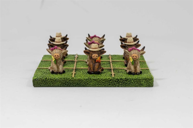 ARS70C - HIGHLAND COWS TIC TAC TOE