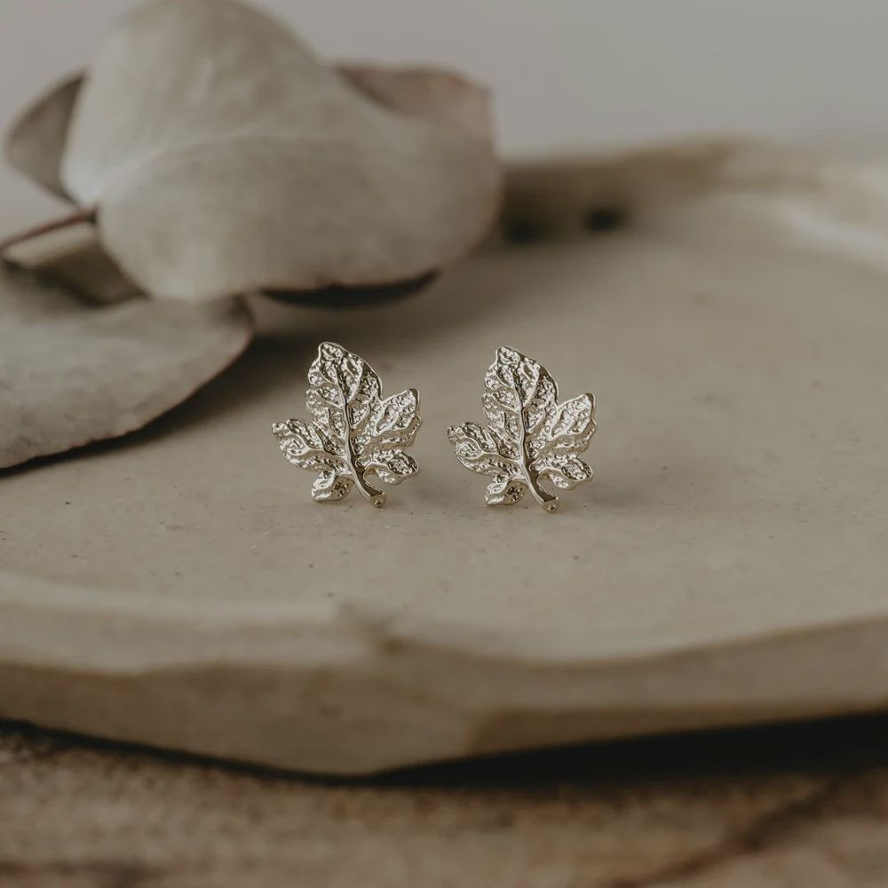 STUD EARRINGS - MAPLE LEAF STUD, STYLE/COLOUR: GOLD