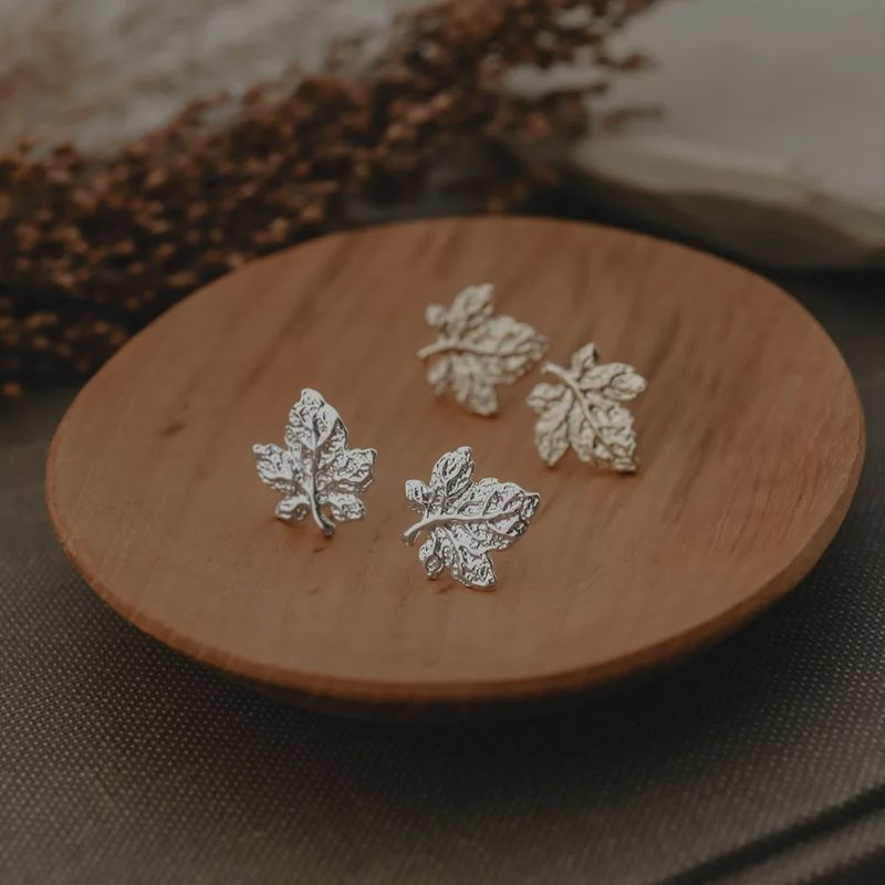STUD EARRINGS - MAPLE LEAF STUD