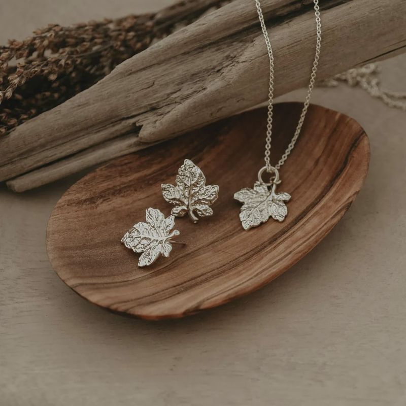 STUD EARRINGS - MAPLE LEAF STUD
