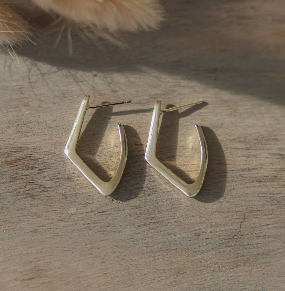 EARRINGS - POLISHED POINT, STYLE/COLOUR: GOLD