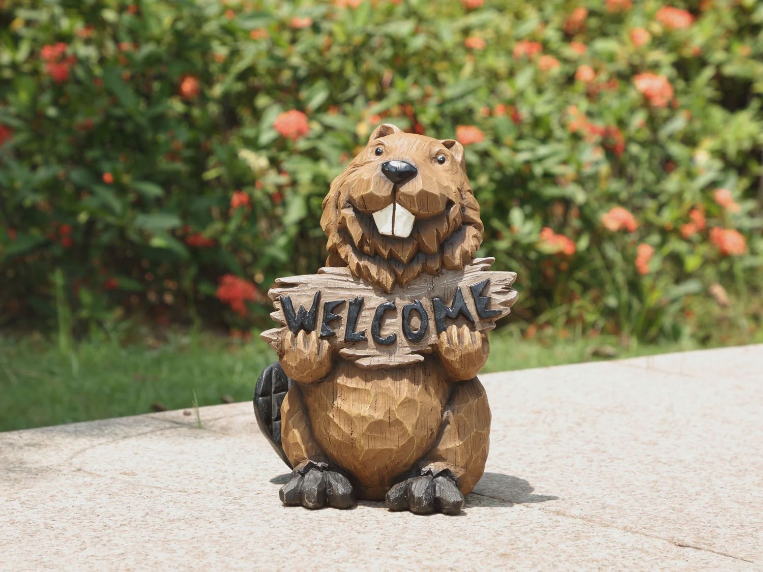 75631 - BEAVER WITH WELCOME SIGN / 11.75"