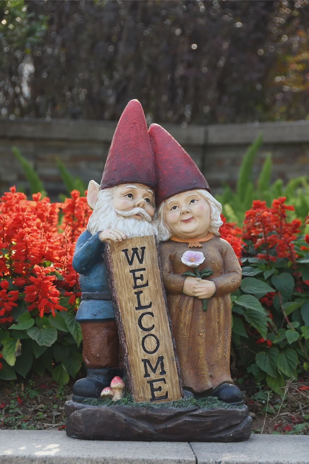 75575-B - ROBERT + SOFIA STANDING GNOMES WITH WELCOME SIGN / 21.26" H
