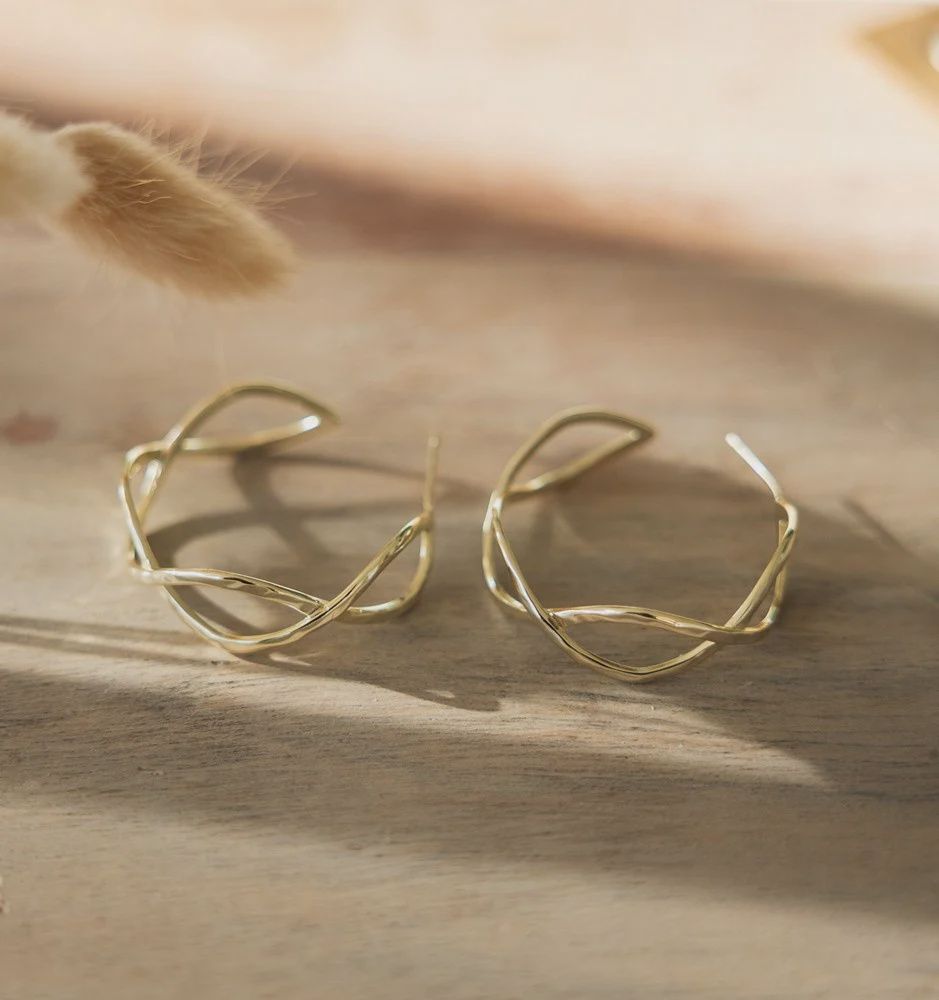 INTERLACE HOOPS, STYLE/COLOUR: GOLD