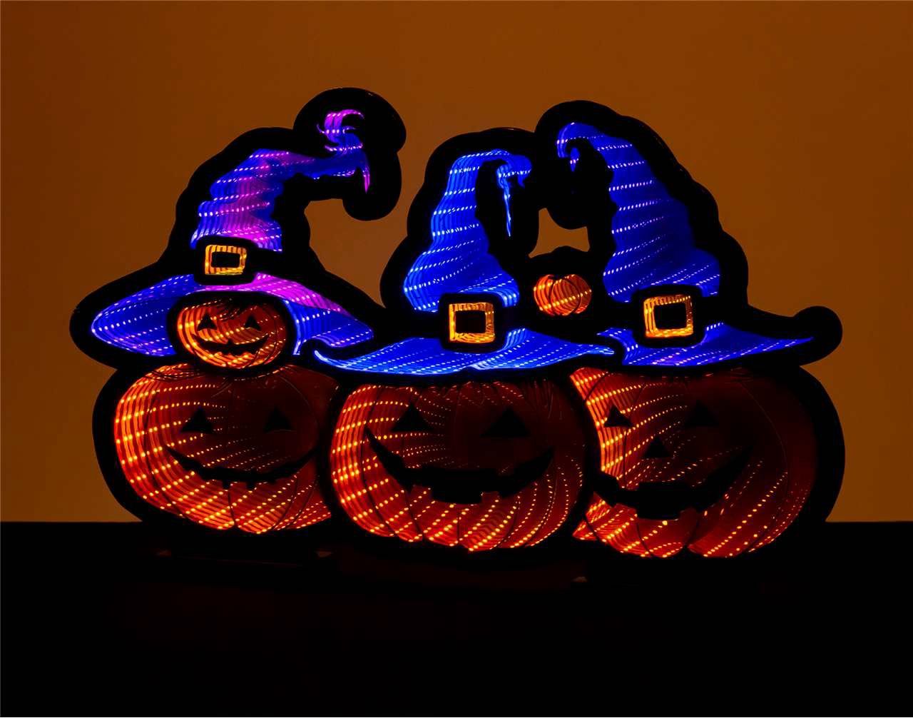 P1018 - INFINITY LIGHT - 24" W  PUMPKINS W/HATS