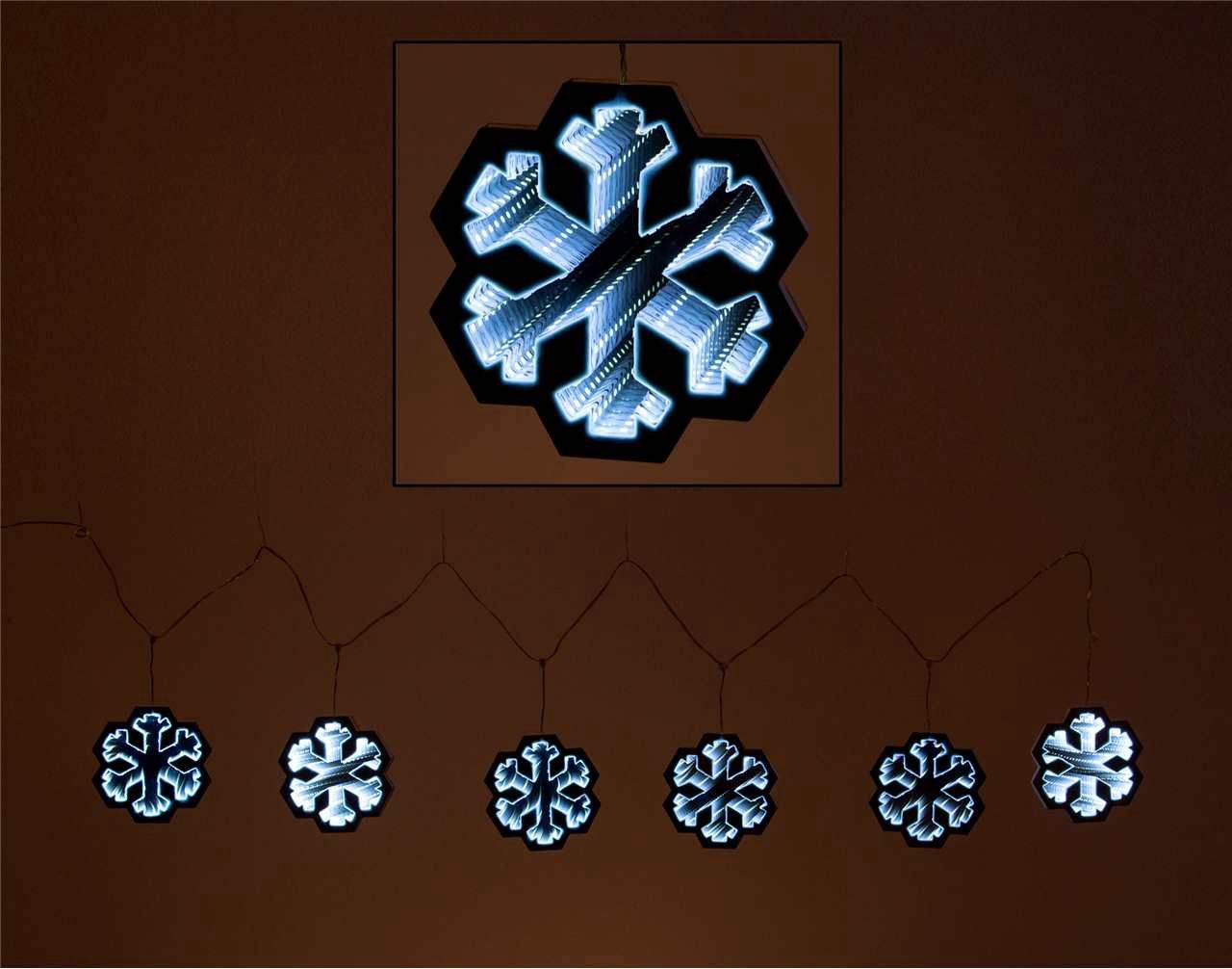 X4286 - 70" SNOWFLAKE GARLAND INFINITY LIGHT