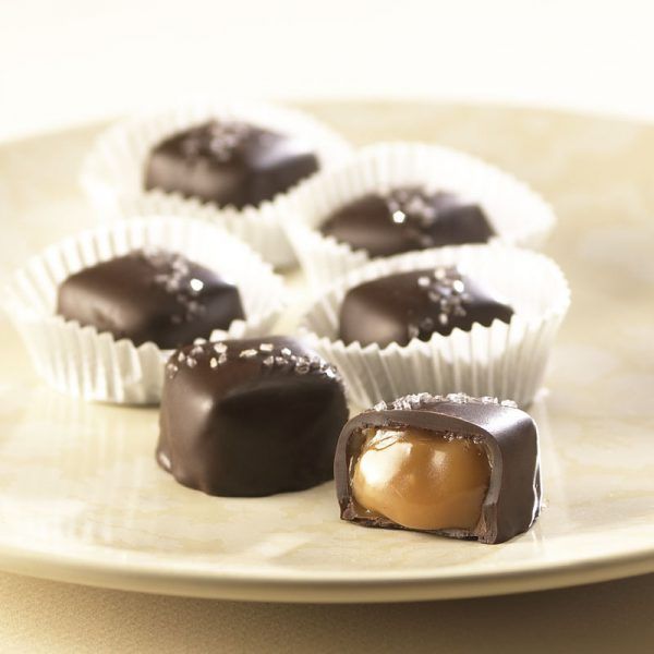 H48242 - SEA SALT CARAMELS / 8 PIECE GIFT BOX