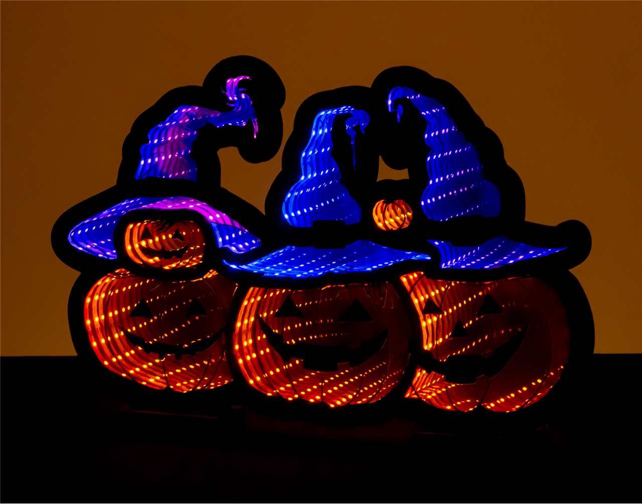 P1017 - 15.5" PUMPKINS W/HAT INFINITYLIGHT