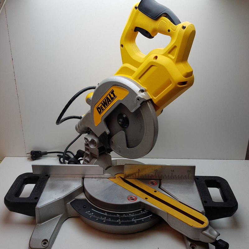DeWALT Afkortzaag/Verstekzaag DWS777 - Paneelzaag - 216 mm - 1800 W