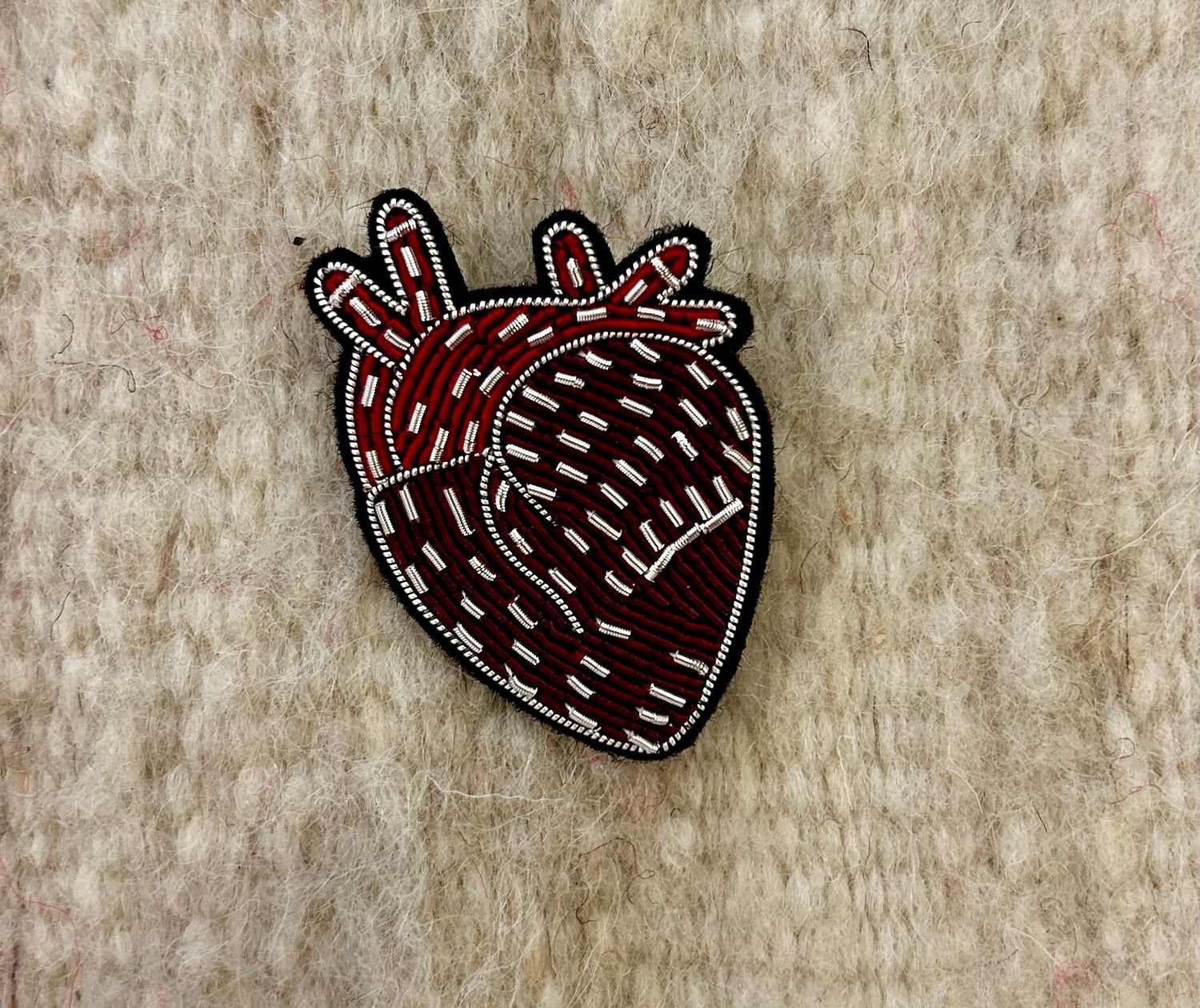 Broche Hart