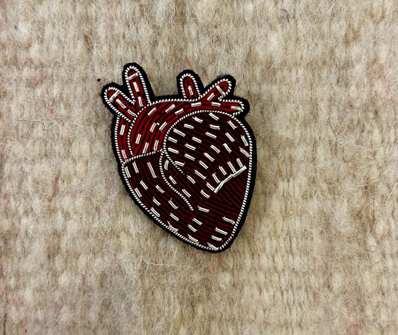 Broche Hart