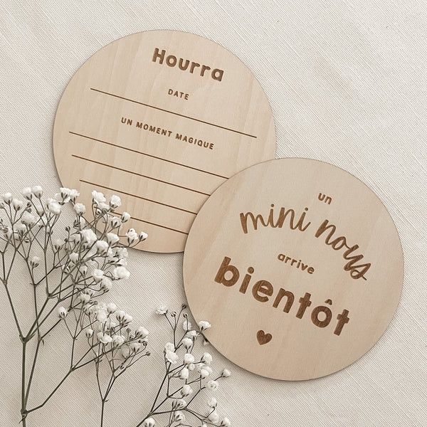 Pastille de bois, Texte: Un mini nous arrive