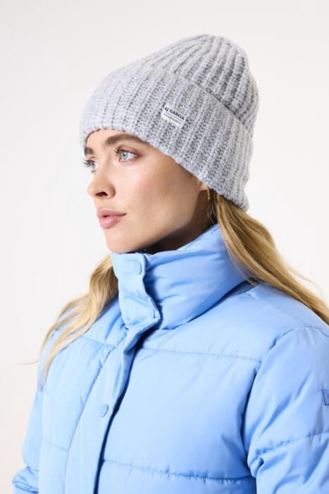 Bonnet en tricot gris 0296