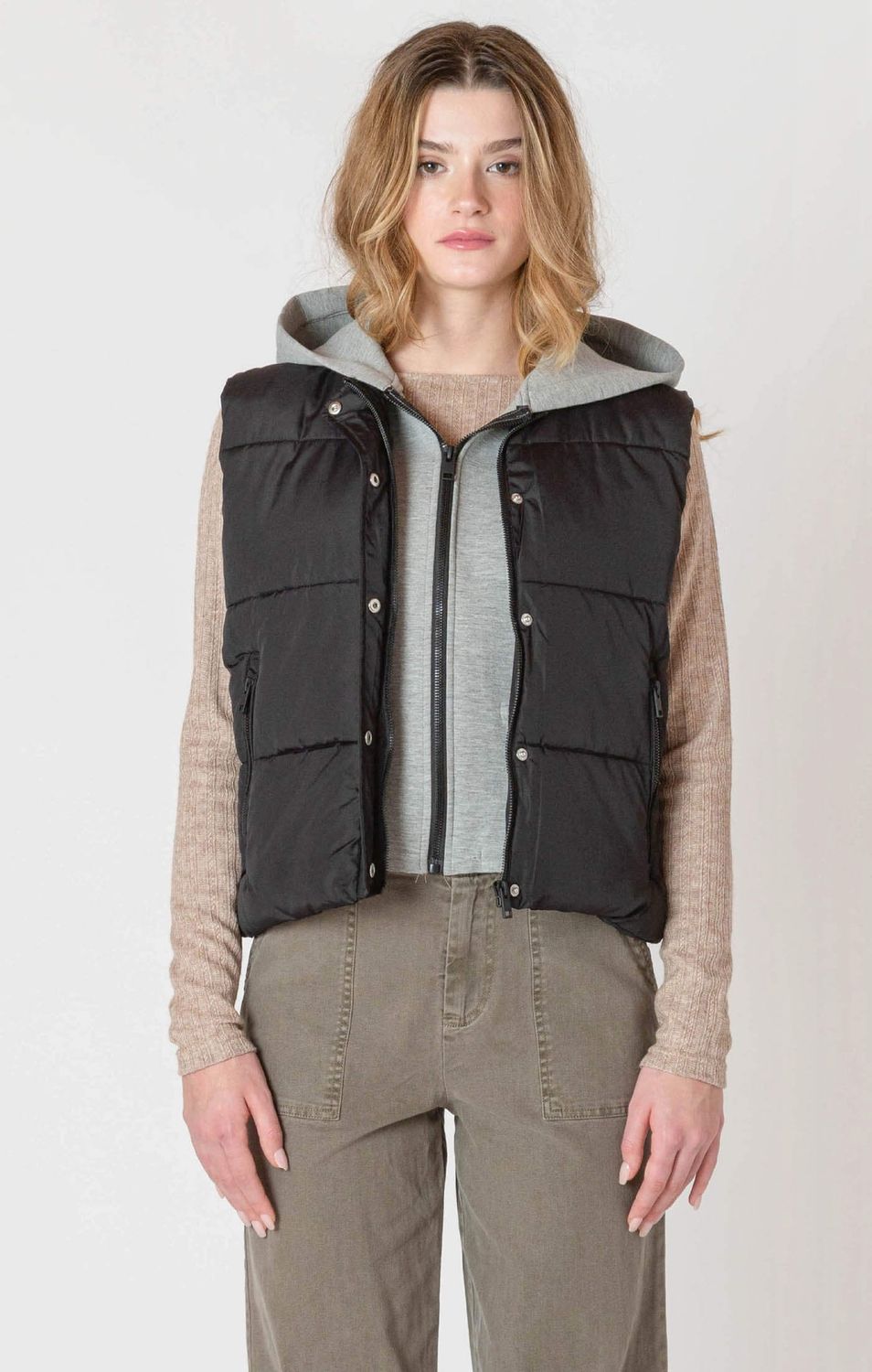 Manteau court sans manche avec capuchon amovible 9517