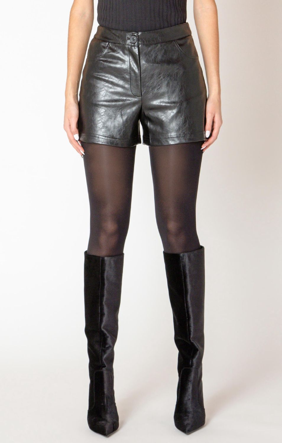 Short en simili cuire 2213