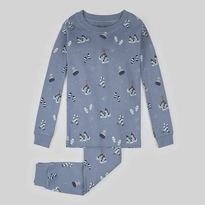 Ensemble pyjama douillet imprimé sur des accessoires d’hiver confortables