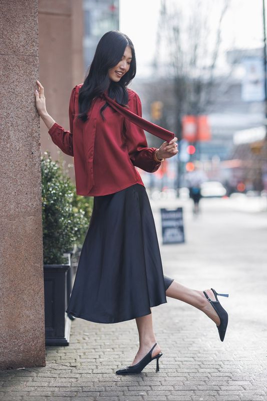 Blouse en satin avec boucle au cou Bourgogne 9017