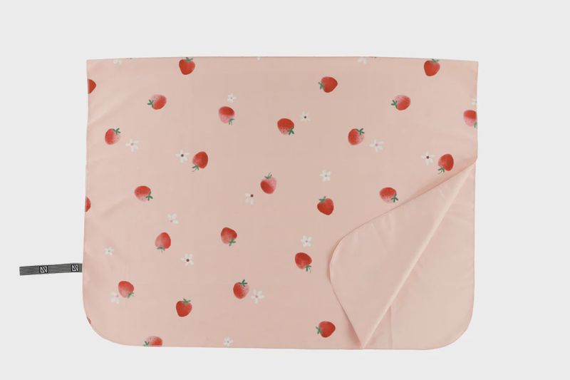 Serviette de plage en microfibre rose pâle motif fleure/ fraiseT102