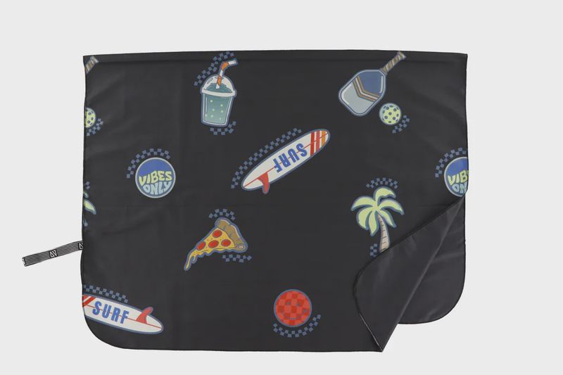 Serviette de plage en microfibre noir motif surf t101