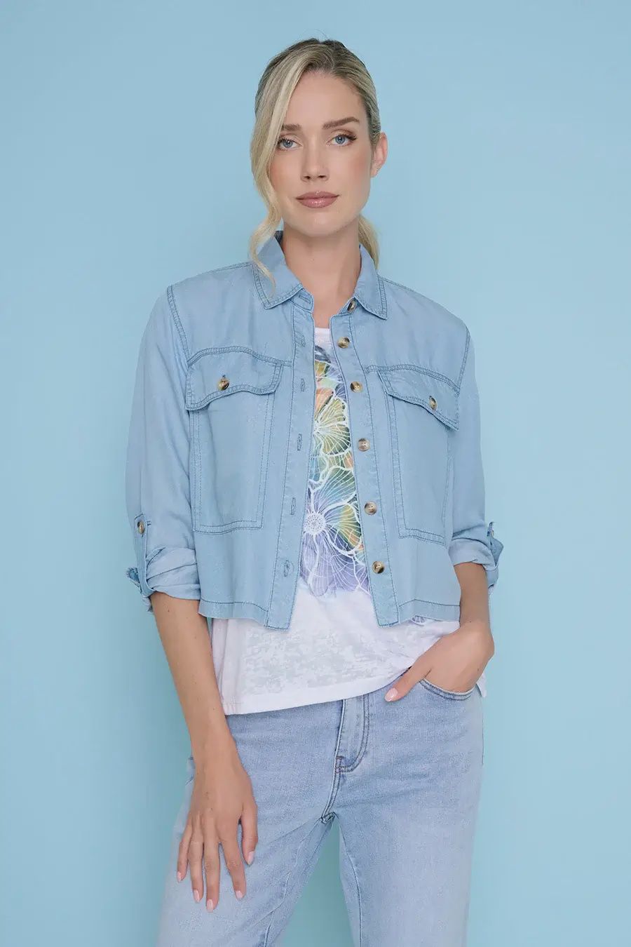 Veste courte boutonnée devant M403