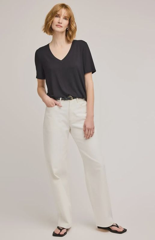 T-shirt col en V noire 1134