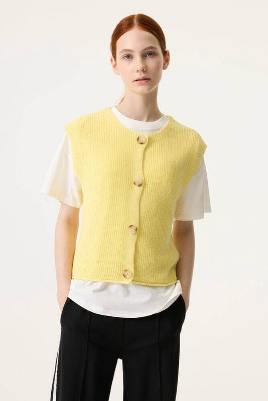 Débardeur en tricot jaune 2452