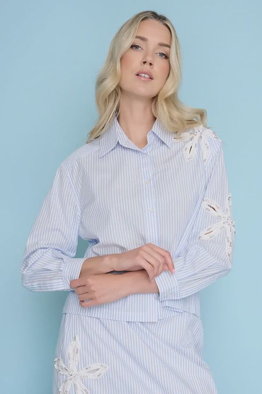 Chemise ornée de fleurs 09BZ