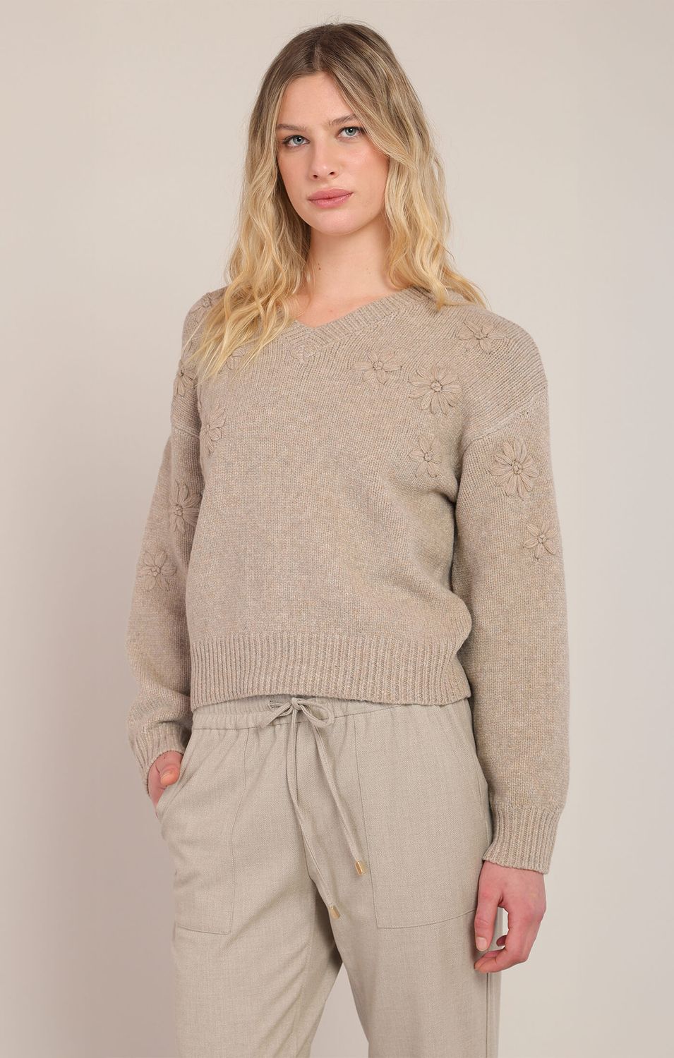 Pull brodé de fleurs 7041