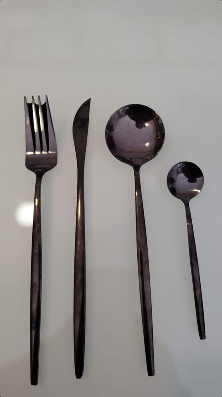 CUBIERTO LISO NEGRO