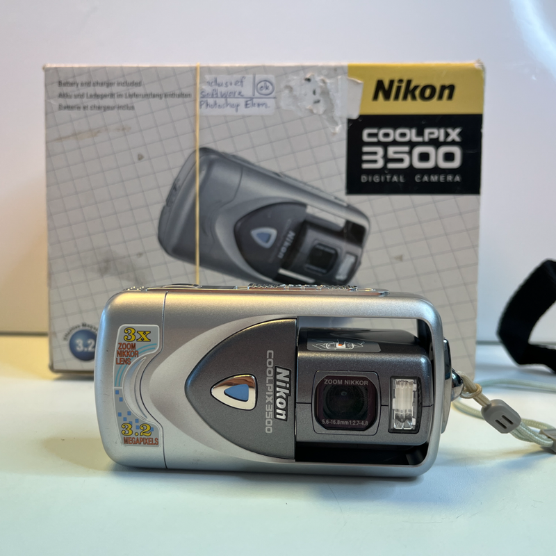 Nikon Coolpix 3500 Digitale camera | Draaibare lens | Zeer nette staat!