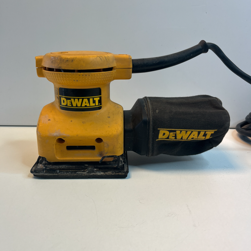 Dewalt DW411 Vlakschuurmachine | Gebruikt