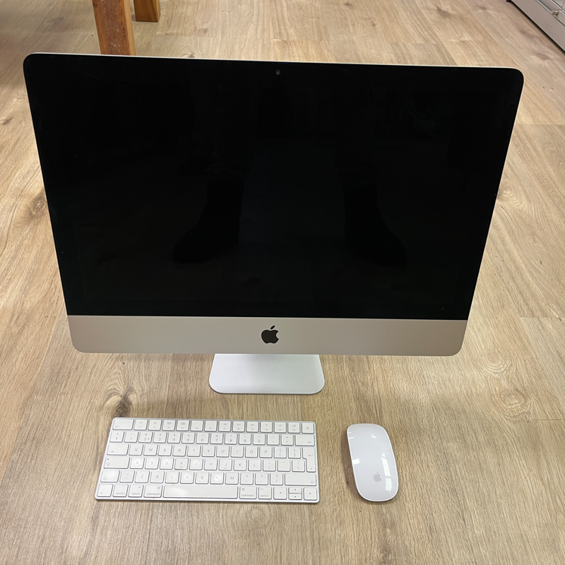 Apple iMac 21,5 2015 | i5 | 8GB | 1TB | Toetsenbord en Muis | Nette Staat