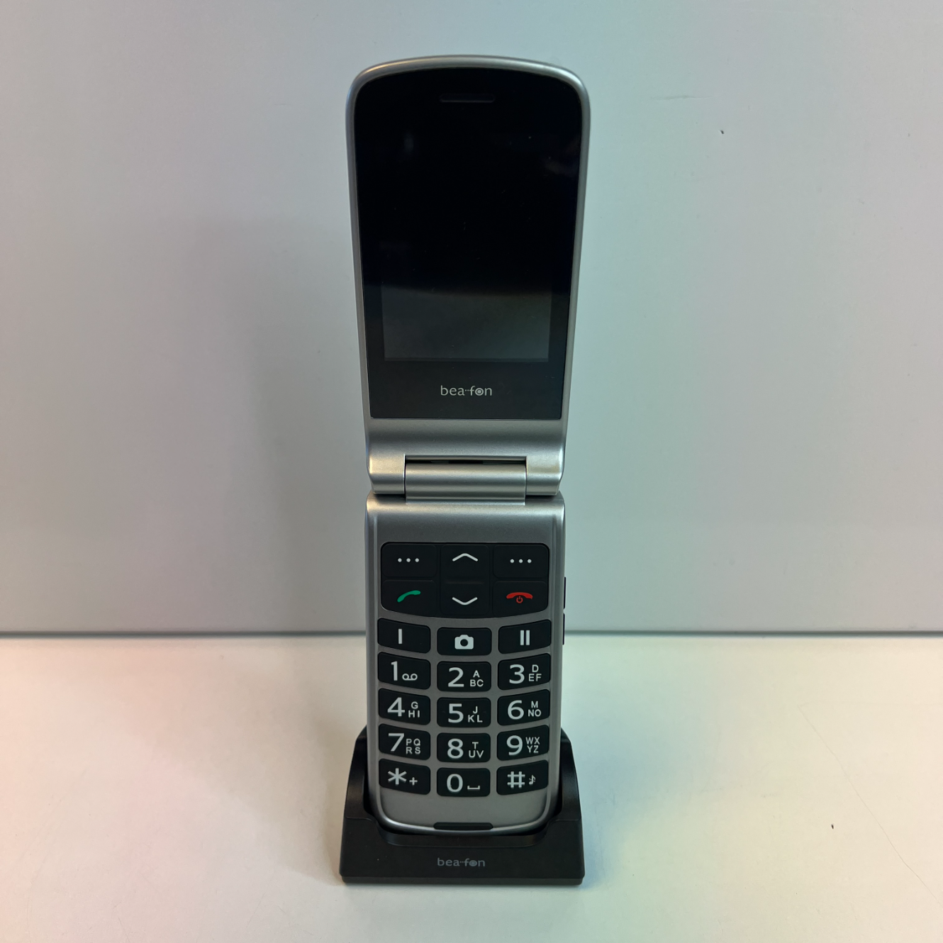 Beafon SL645 senioren telefoon | Met oplaadstation en boekje