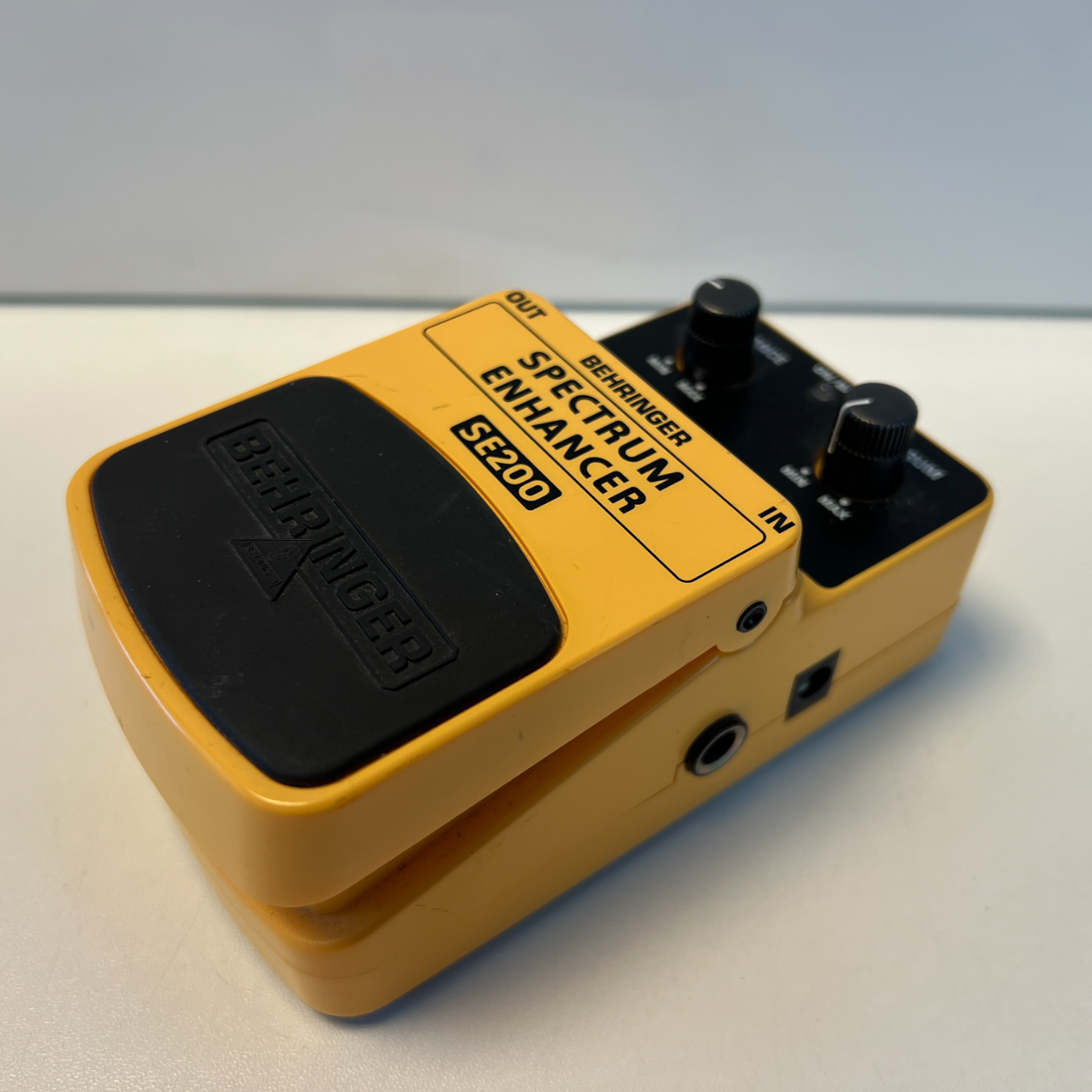 Behringer Spectrum Enhancer SE200 effectenpedaal