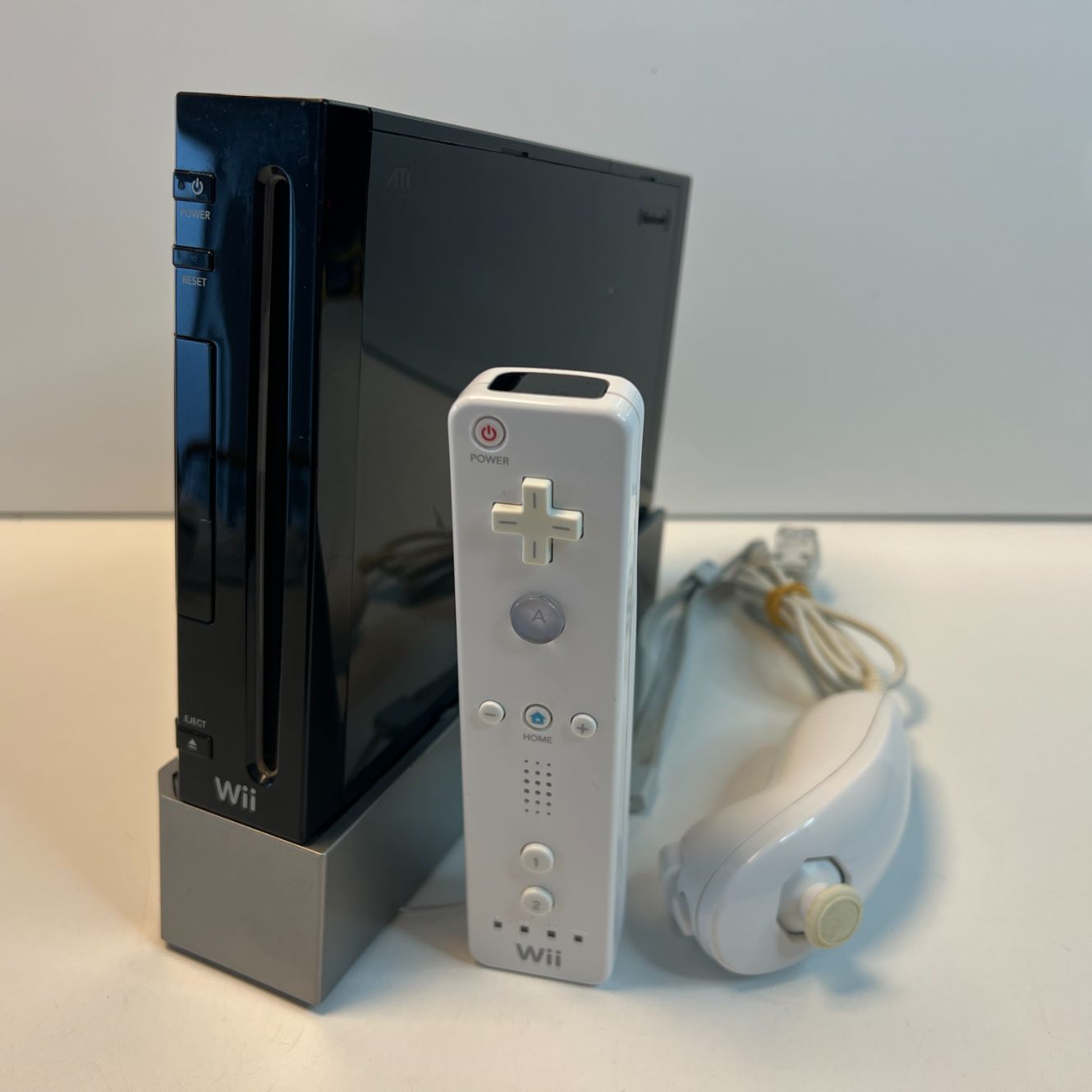 Nintendo Wii (zwart) + controller (wit) | Netjes