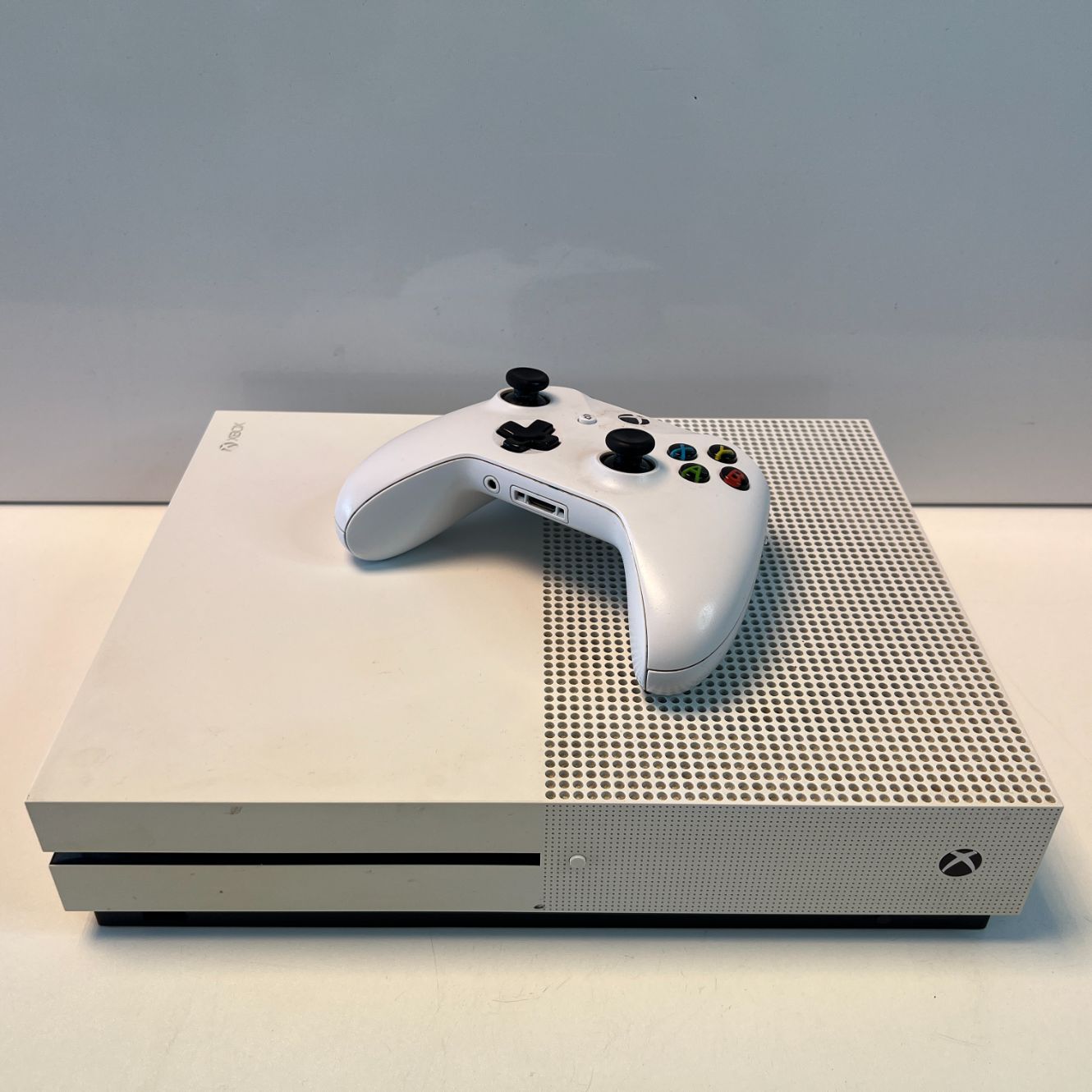 Microsoft Xbox One S 1TB + Controller | Gebruikt