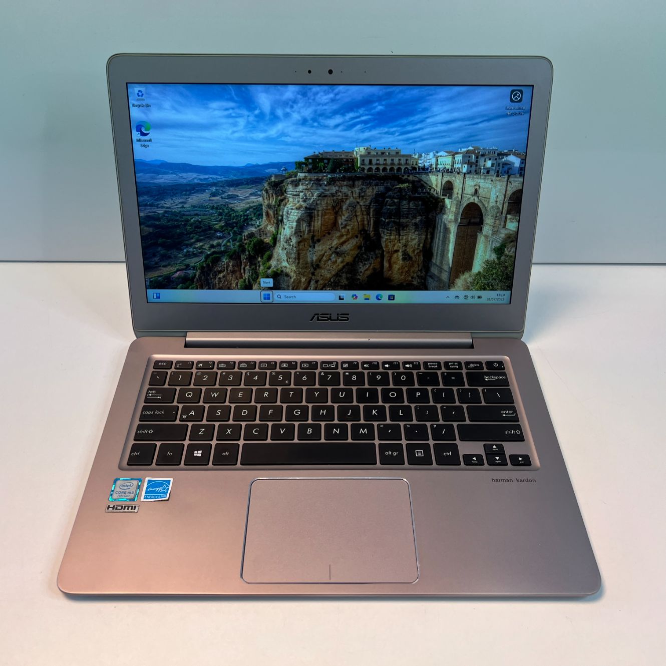 Asus UX330C 14 Inch Full-HD laptop | M3 | 8GB | 256GB | Nette staat
